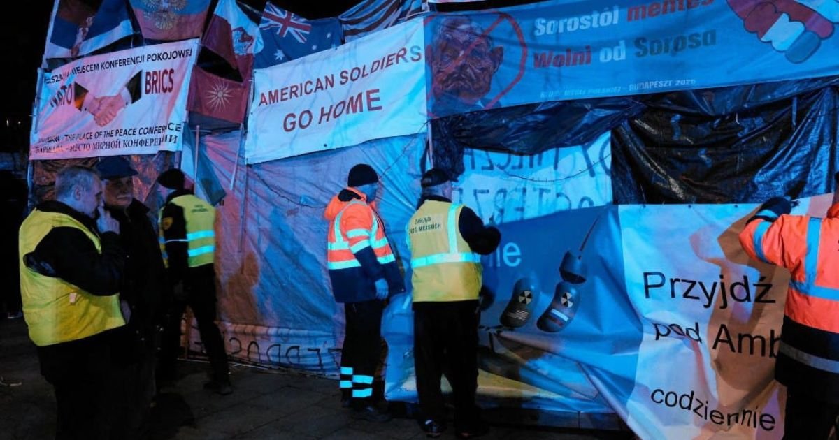 Warsaw Dismantles Pro-Putin Tent Near U.S. Embassy