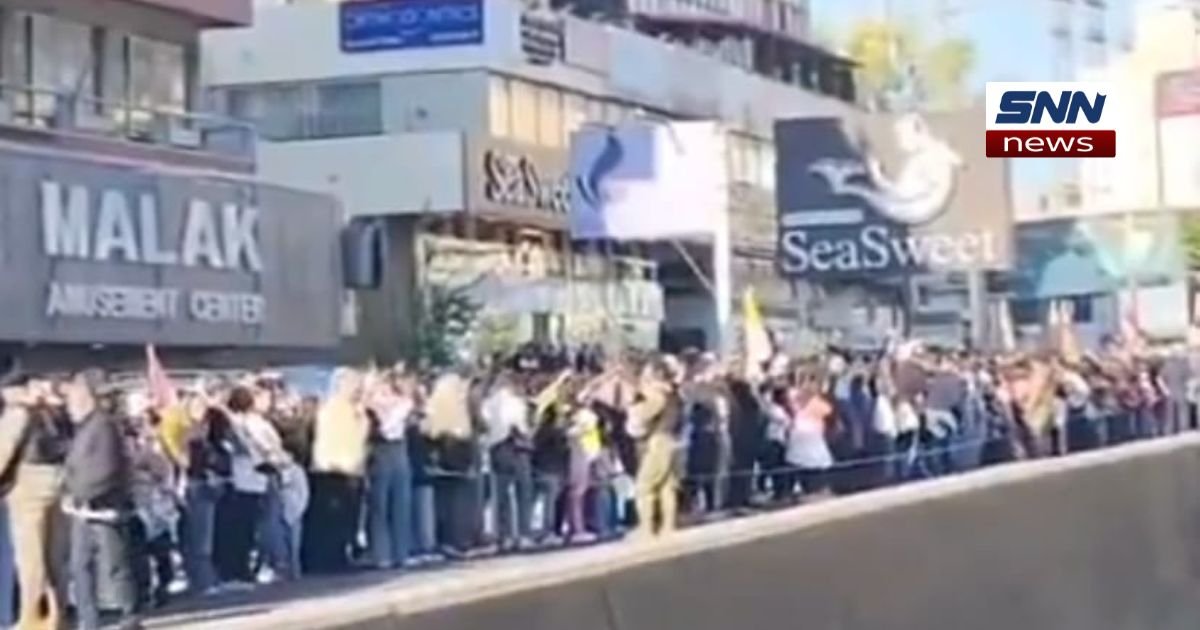 Thousands of Lebanese Catholics Gather to Meet Pope Leo