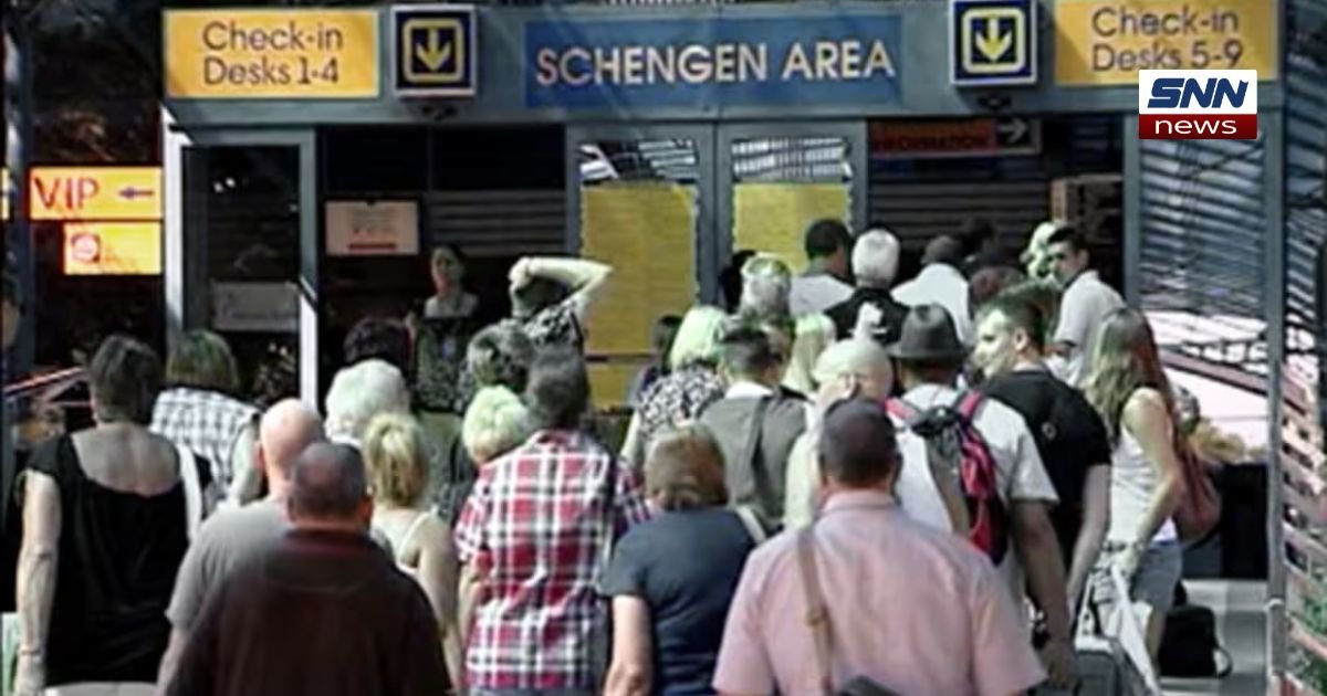Finnish tourists boarding buses in the UAE for overland transfer to Oman organized by Aurinkomatkat for safe return to Finland
