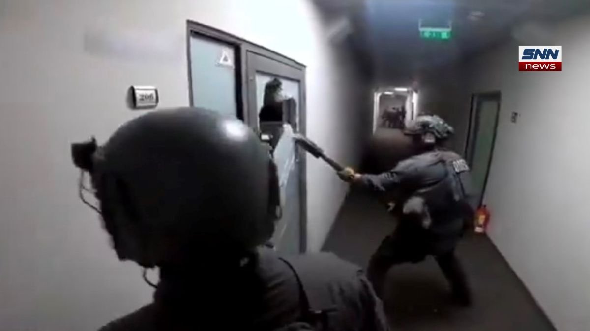 Police raid uncovering SIM box network in Latvia used for global cybercrime, phishing, and bank fraud.