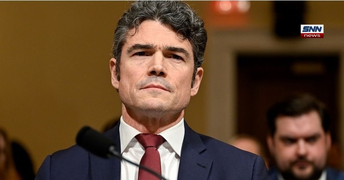 A professional, split-screen infographic titled "Counter-Terrorism vs. Public Narrative." On one side, a dark office setting shows a magnifying glass over a document labeled "National Intelligence Estimate," highlighting the word "Non-Weaponization." On the opposite side, a bright, blurred press conference background with multiple microphones and television screens displays "Escalating Conflict." In the center, a digital seal of the US Intelligence Community acts as a divider, representing the official claim that Iran was cleared of nuclear weapon development before the recent escalation.