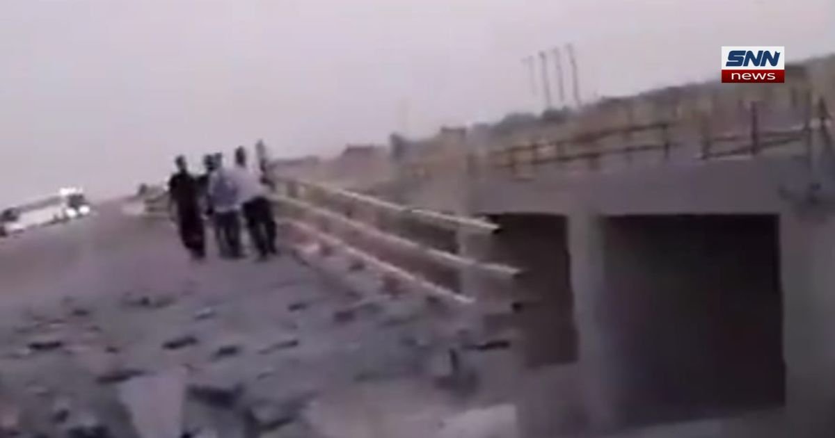 US Bombs airstrike damage to bridge in Hormozgan province, southern Iran