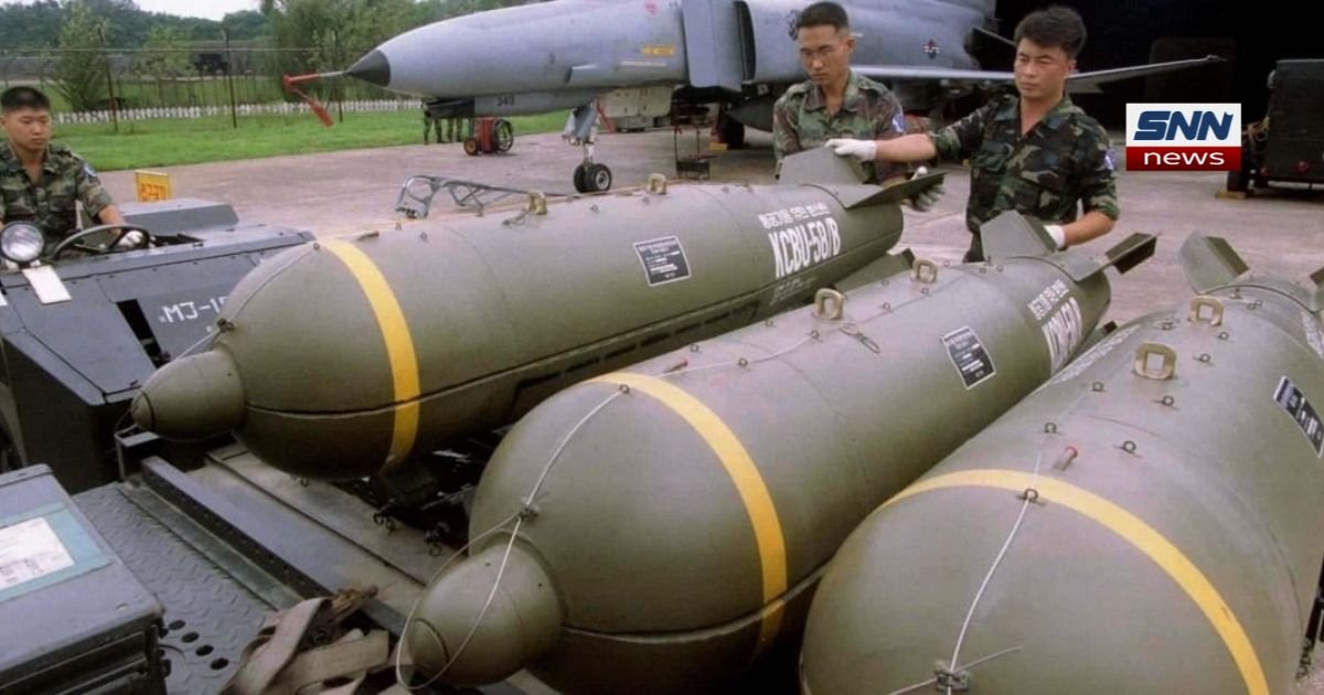 "M270 multiple launch rocket system firing, used in proposed Turkey-Ukraine cluster munitions transfer"