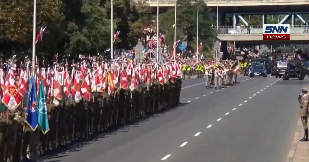 "Polish F-35 Husarz fighter jets fly over Warsaw during the 2026 Armed Forces Day military parade"